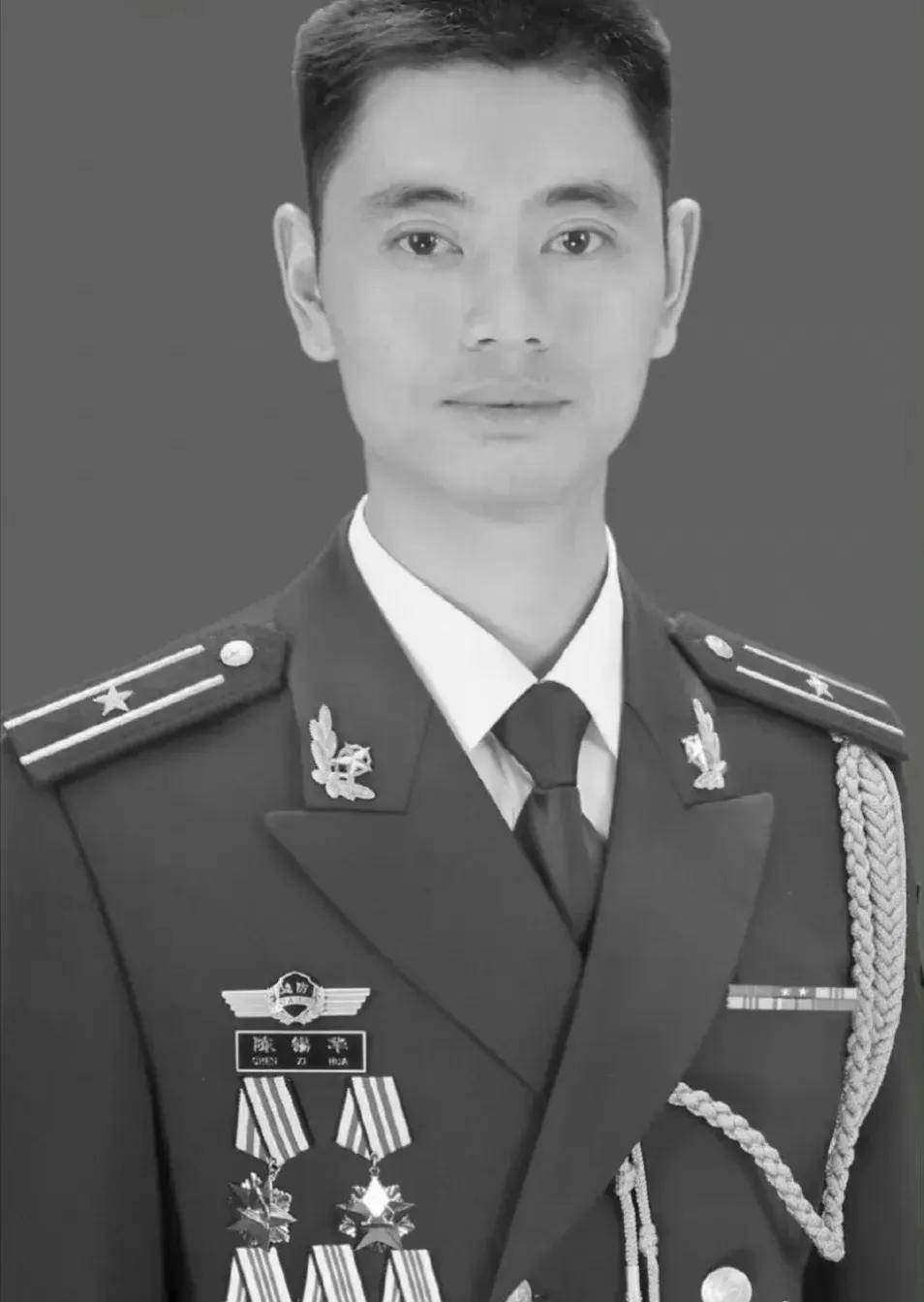 请您停留1秒钟，向缉毒英雄陈锡华致敬[赞] ​​​
他是贵州人，19岁入伍，少校