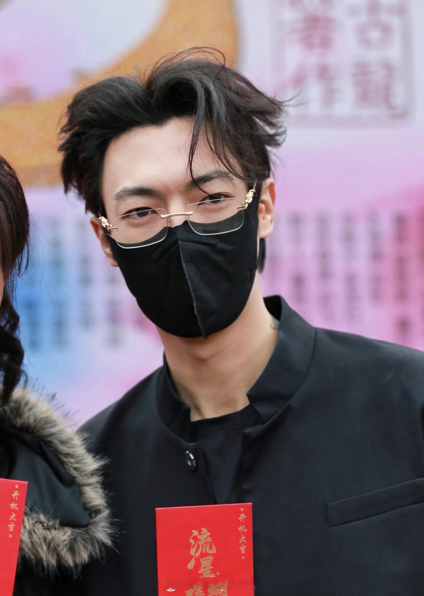 卜凡进组拍戏了！开机现场路透已出，最后还是吃上这碗饭啦