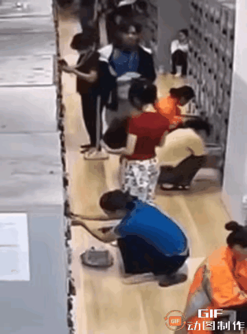吃了豹子胆的男人，真的是猖狂

光天化日之下公然猥亵女性，这种行为不仅是道德败坏