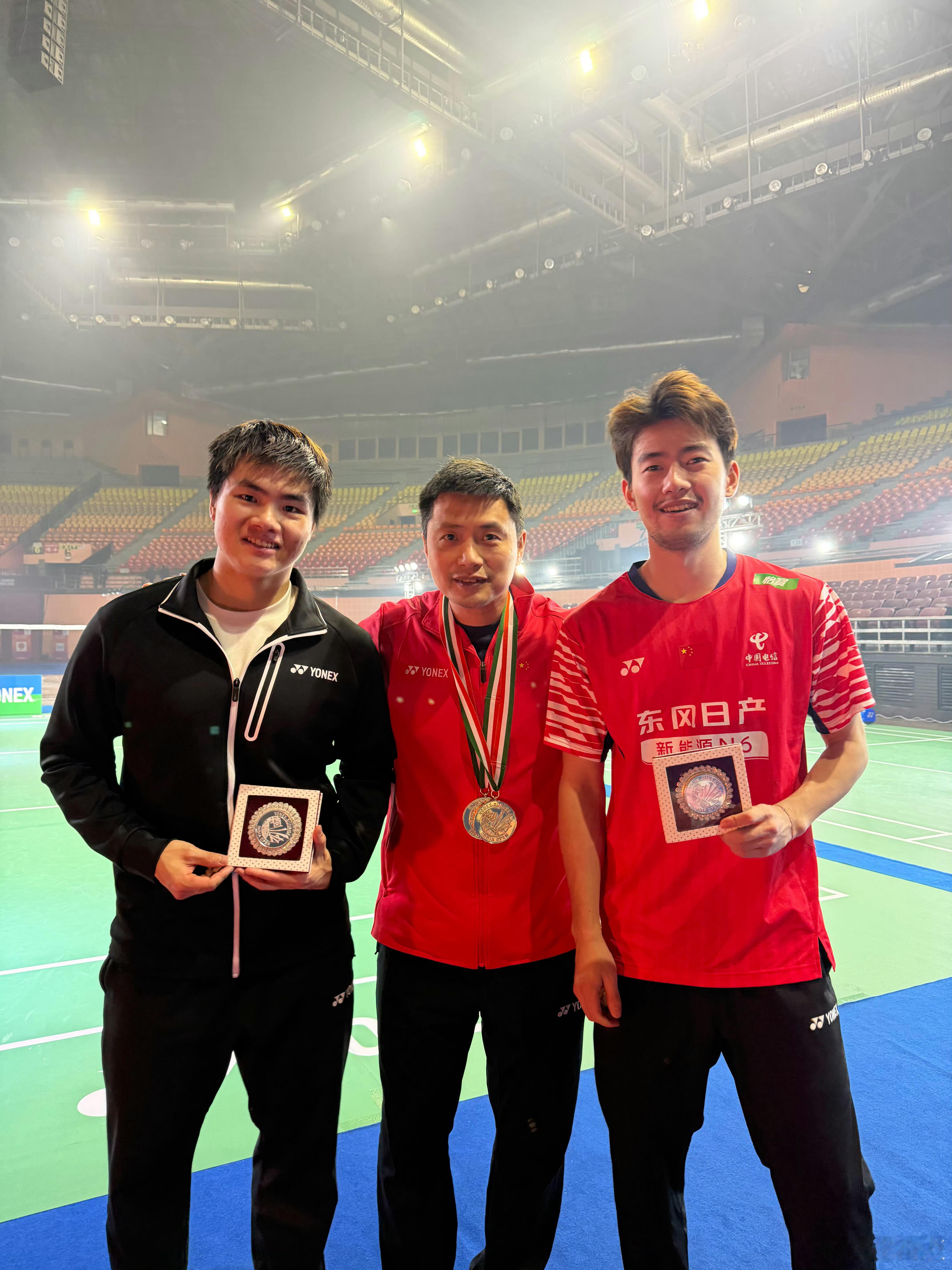 依旧给老头挂满 这样的图片我还想看更多张好不好