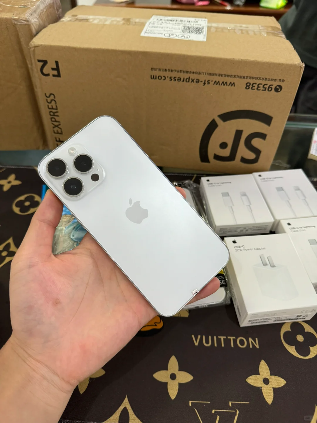 苹果14Pro Max白色256G国行原装成色靓粒粒