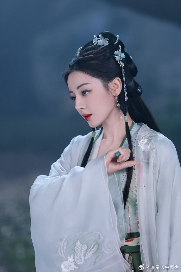 白日提灯贴脸杀思胥万千公主抱贴脸 秦帅威逼利诱那场戏，贺思慕粉色小裙子配上那个狠