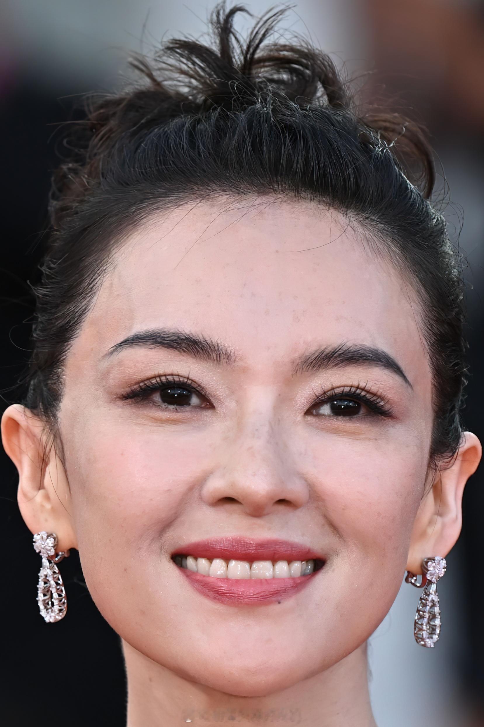 子怡女神怼脸照