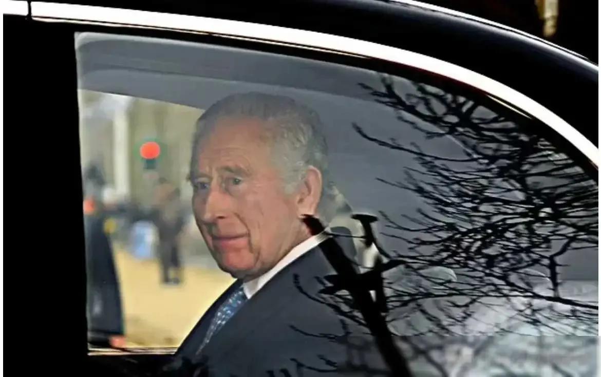 查尔斯得癌症，立刻把生什么癌公布了。查尔斯被怀疑已经去世，他立刻就现身辟谣，而且