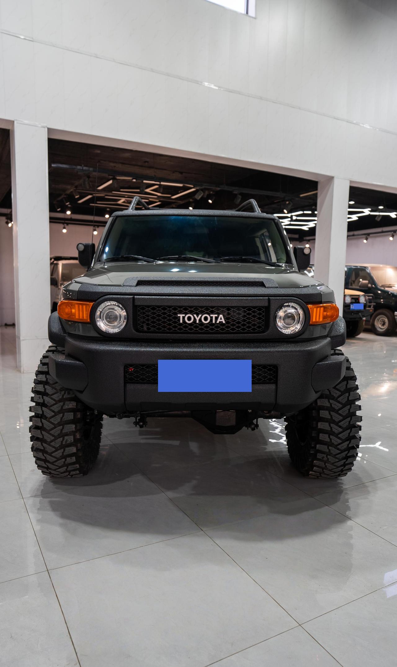 👀我觉得酷路泽这种车就适合往硬派方向收拾，前杠可以说是比较容易改出效果的地方之