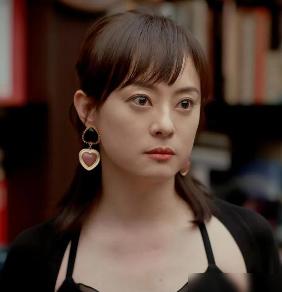 《蛮好的人生》这段原配小三对峙戏看得我天灵盖发麻！胡杏儿那句“对你不行”的台词直