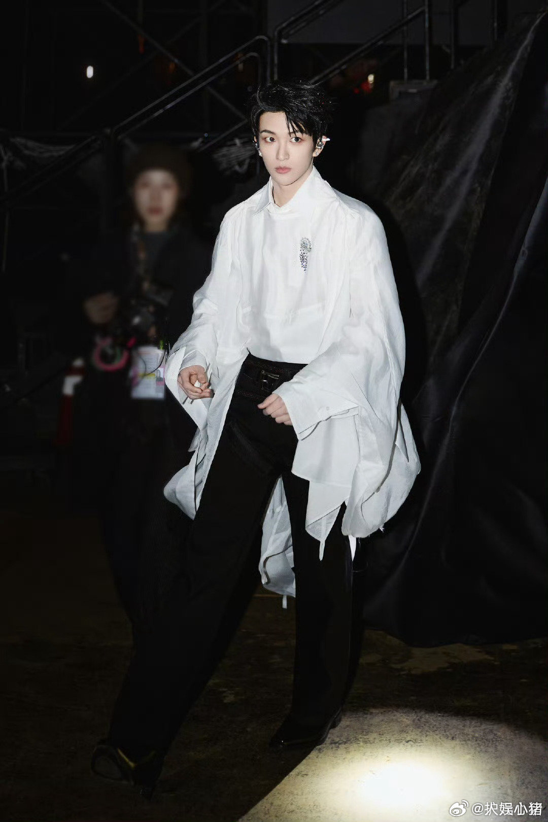 黄子弘凡再唱青火黄子弘凡鸟巢再唱青火 还是那首歌，还是那个人，只是舞台变成了鸟巢