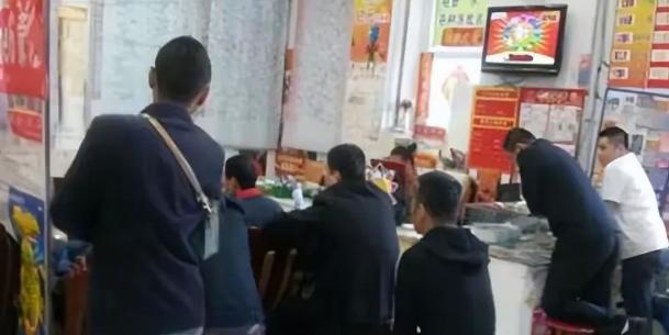 江苏，一男子微信转账20块，委托彩票站老板买了一组号码！等开奖后，男子发现自己竟