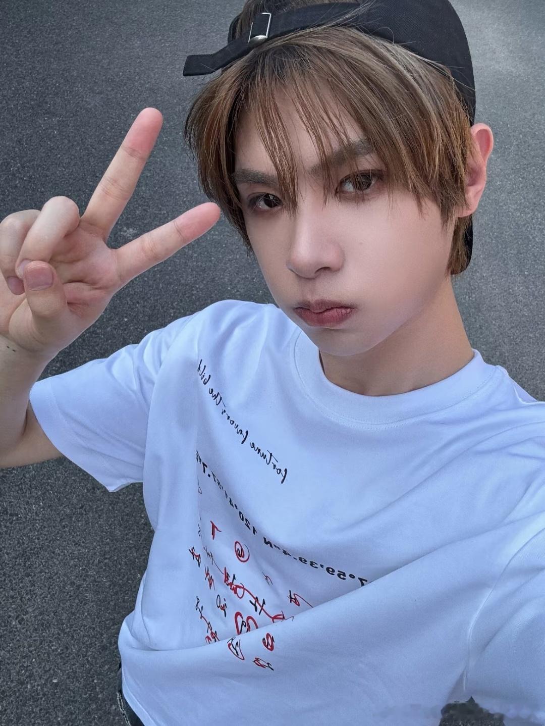 只知道我们内娱卡王黄明昊 很帅哦神图主理人自拍男神黄明昊 