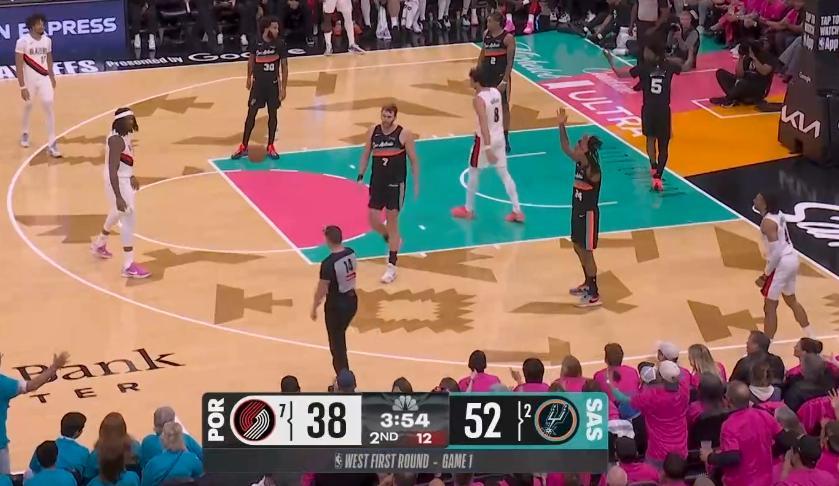 看到这会真的感概 马刺和开拓者锋线和内线的深度这季后赛其他球队谁碰见他俩都很难打