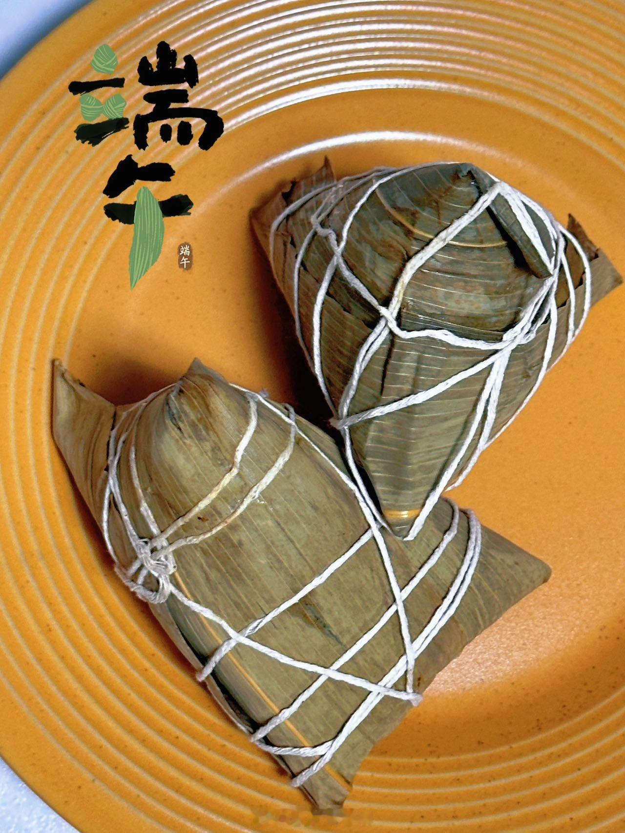 黄景瑜咸粽蘸酸奶端午解锁新奇吃法，黄景瑜尝试咸粽蘸酸奶，敢于尝试新鲜事物也太可爱