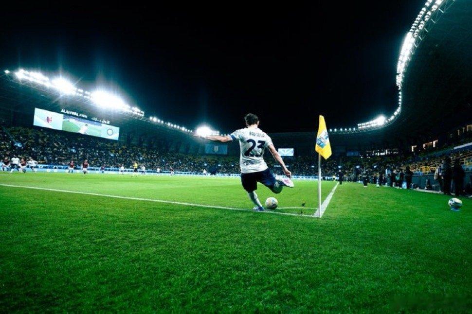 米兰体育报：国际米兰正团结一致 管理层与齐沃进行了会谈 并制定了重启计划 现在所