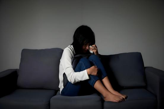 “吃相太难看！”北京，28岁独生女父母双亡，留下1400万房产。她去办过户时，叔