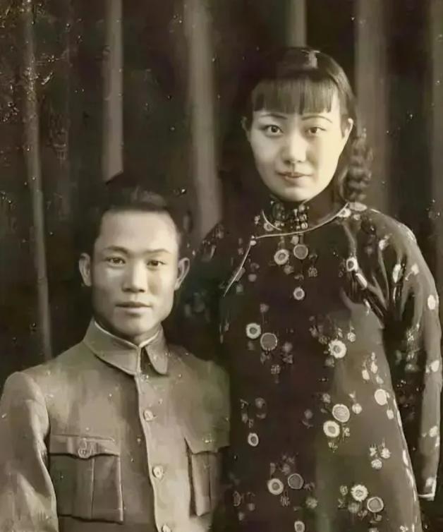 1924年，吴舜莲想与陈诚同房，陈诚不肯，还一脚把她踢开，吴舜莲心寒不已，拿着剪