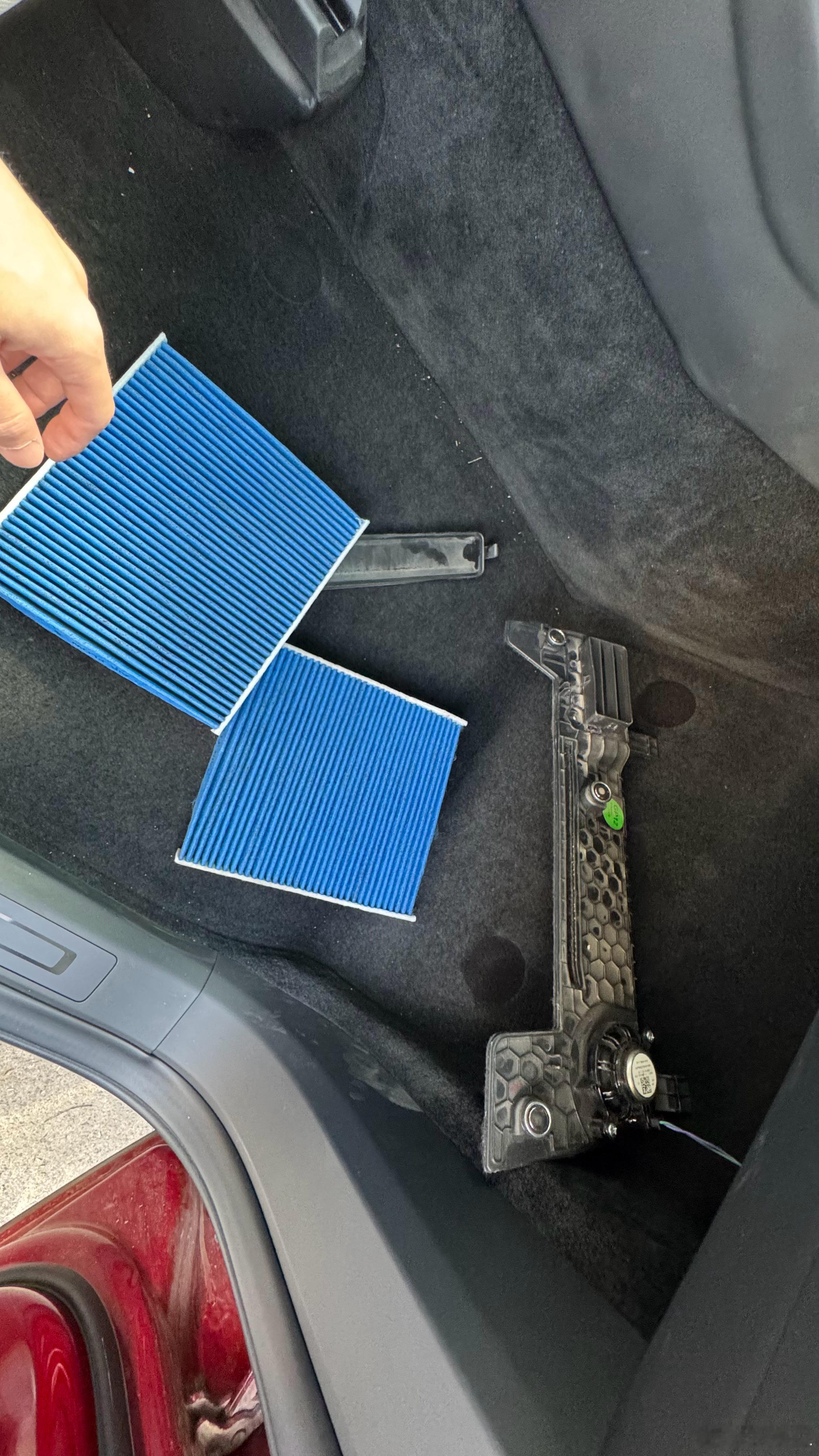 特斯拉新Model S 和model x换滤芯的操作要比3和Y简单太多了[哆啦A