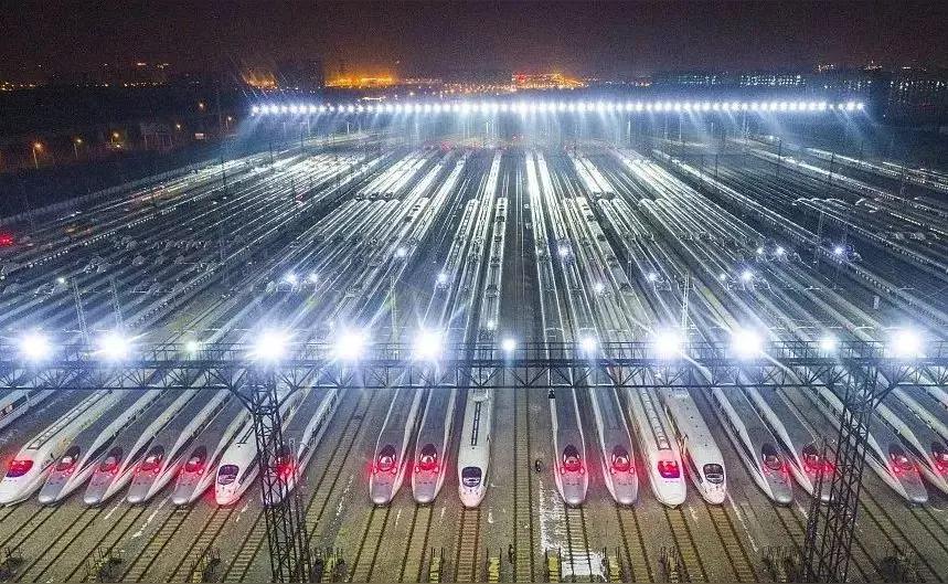 全国开行动车最繁忙的10对城市：
 1. 广州 ↔ 深圳
 两个一线城市之间：约