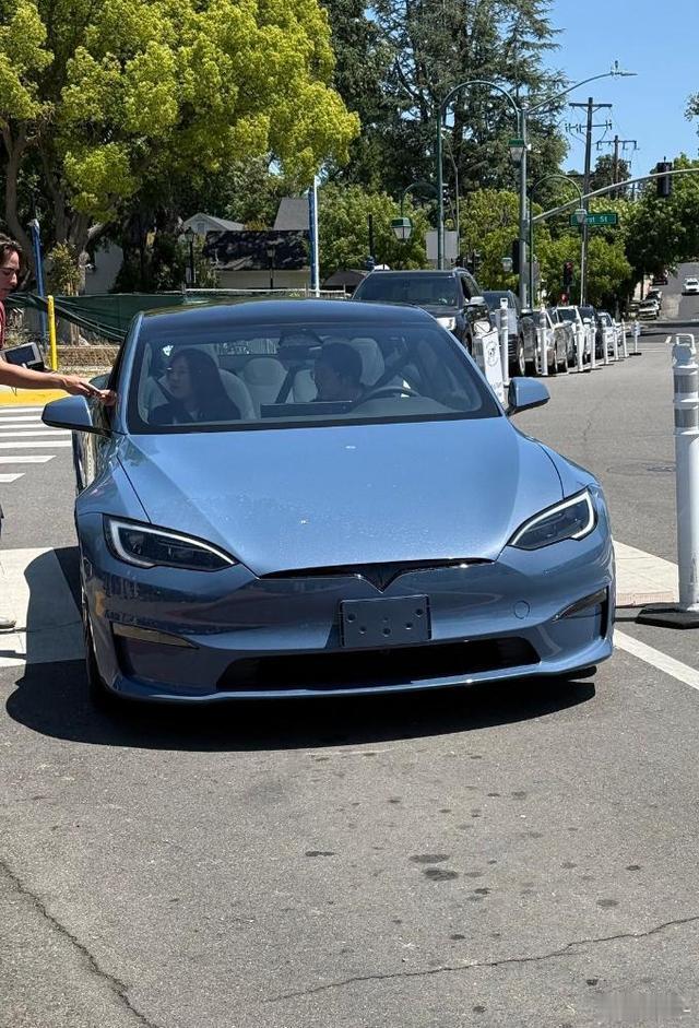 Model S是有划时代意义的一台电动车，但是现在国内电动车局势和十年前完全不一