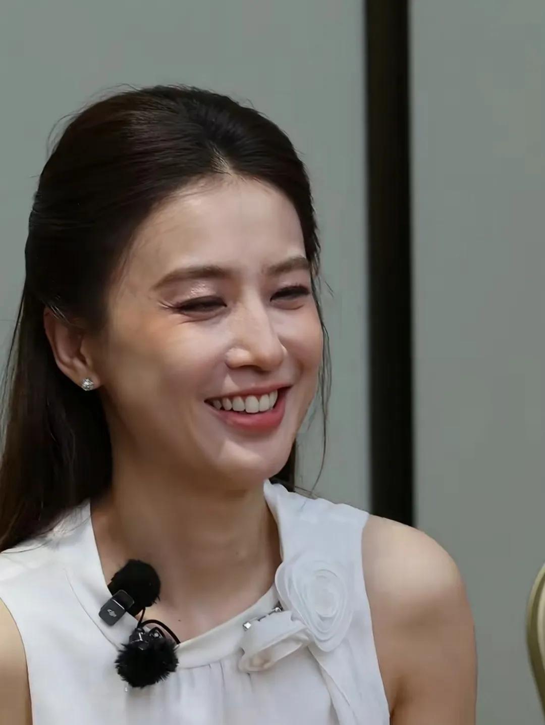 四十岁真实的状态！

明星什么东西都用顶好的，

咱们普通人就释怀吧，平常心面对
