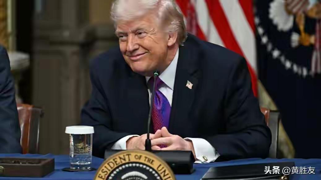 特朗普“改名”霍尔木兹：一场闹剧背后的能源博弈
 

 
当地时间3月27日，美