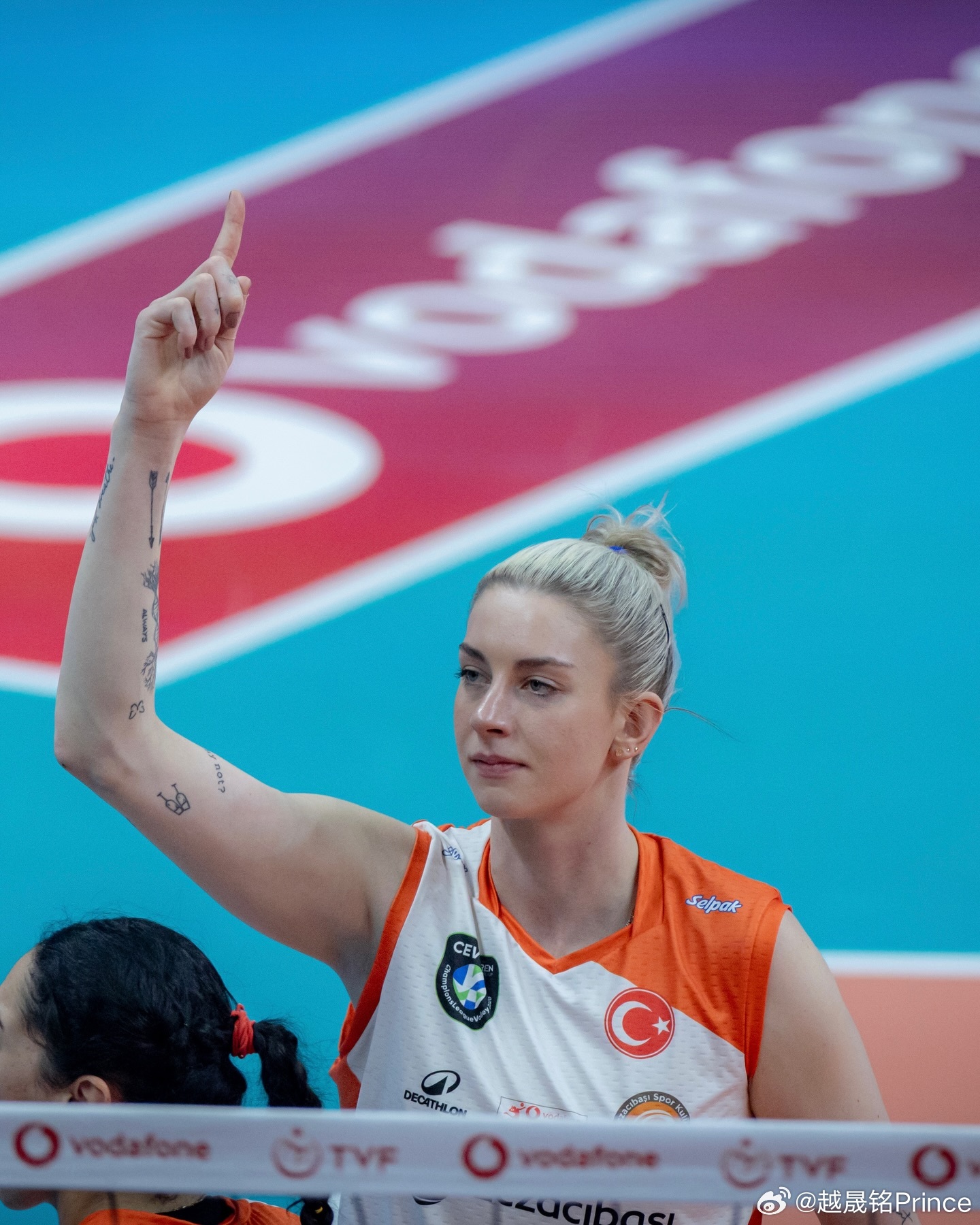 —— “你现在在伊斯坦布尔感觉安全吗？因为我们知道，由于伊朗发生的武装袭击事件，