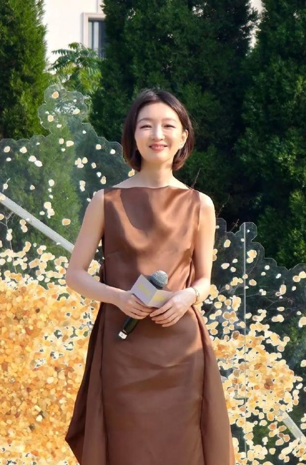 周冬雨5年没进组电影！
三金影后5年没拍电影还是挺令人震惊的，毕竟还是90花，正