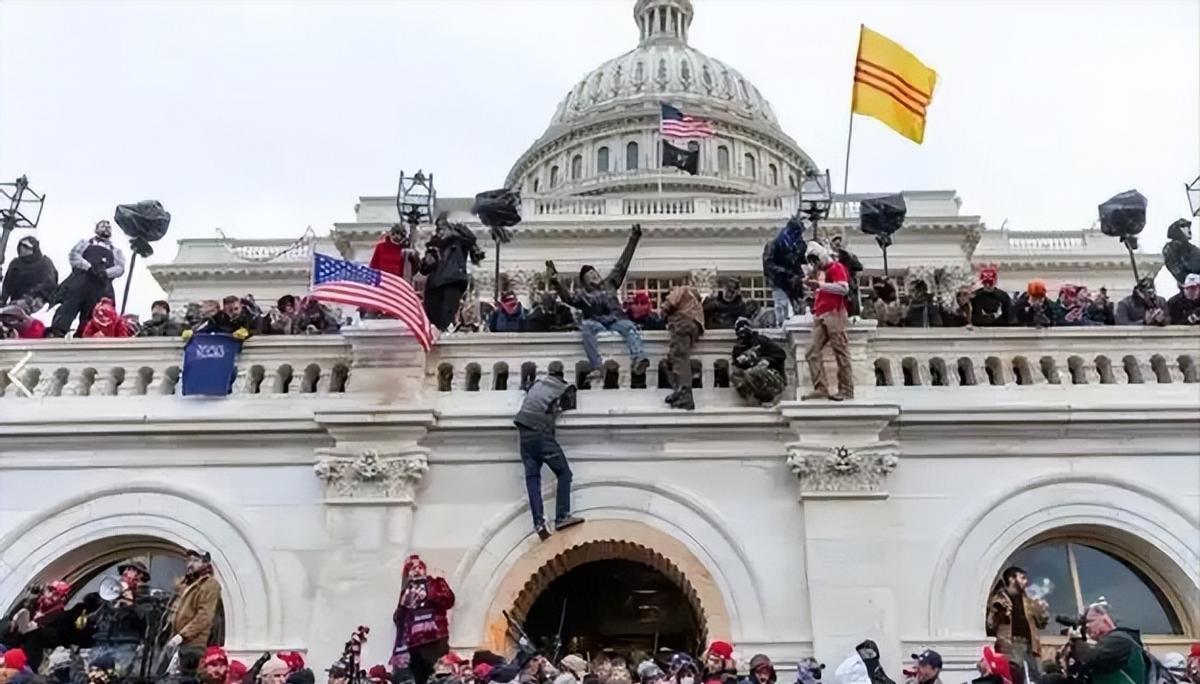 美国为何不担心自己国家发生革命？因为说白了，美国政府是真杀人，华尔街闹事的带头人