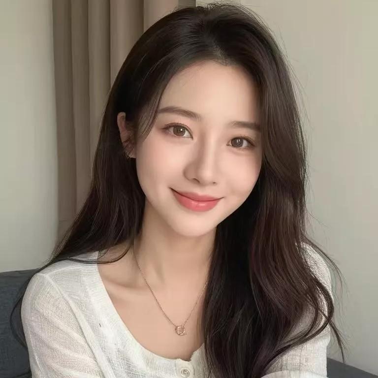 温柔甜美的微笑，暖色系妆容，让人心动的魅力。清透少女感妆容 温柔甜美风妆容 甜美