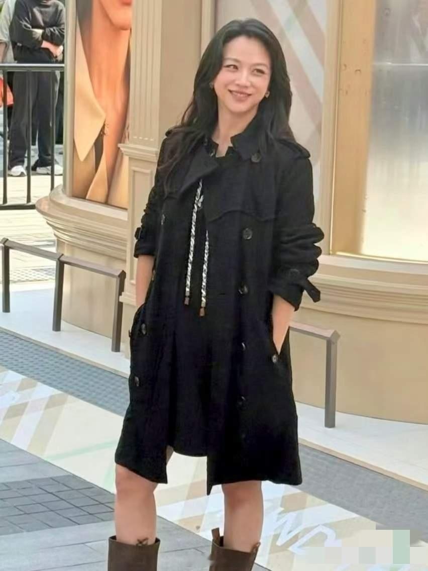 这个世界上最琢磨不透的人，莫过于汤唯了。明明已经47岁高龄，却还是加入拼二胎的行