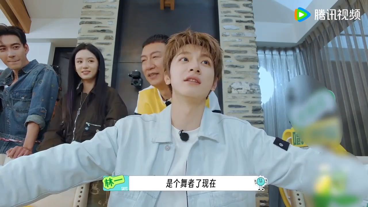 王玉雯问林一你是笨蛋吗王玉雯疑惑林一转行 这段名场面的趣味反差很足，林一全程清醒
