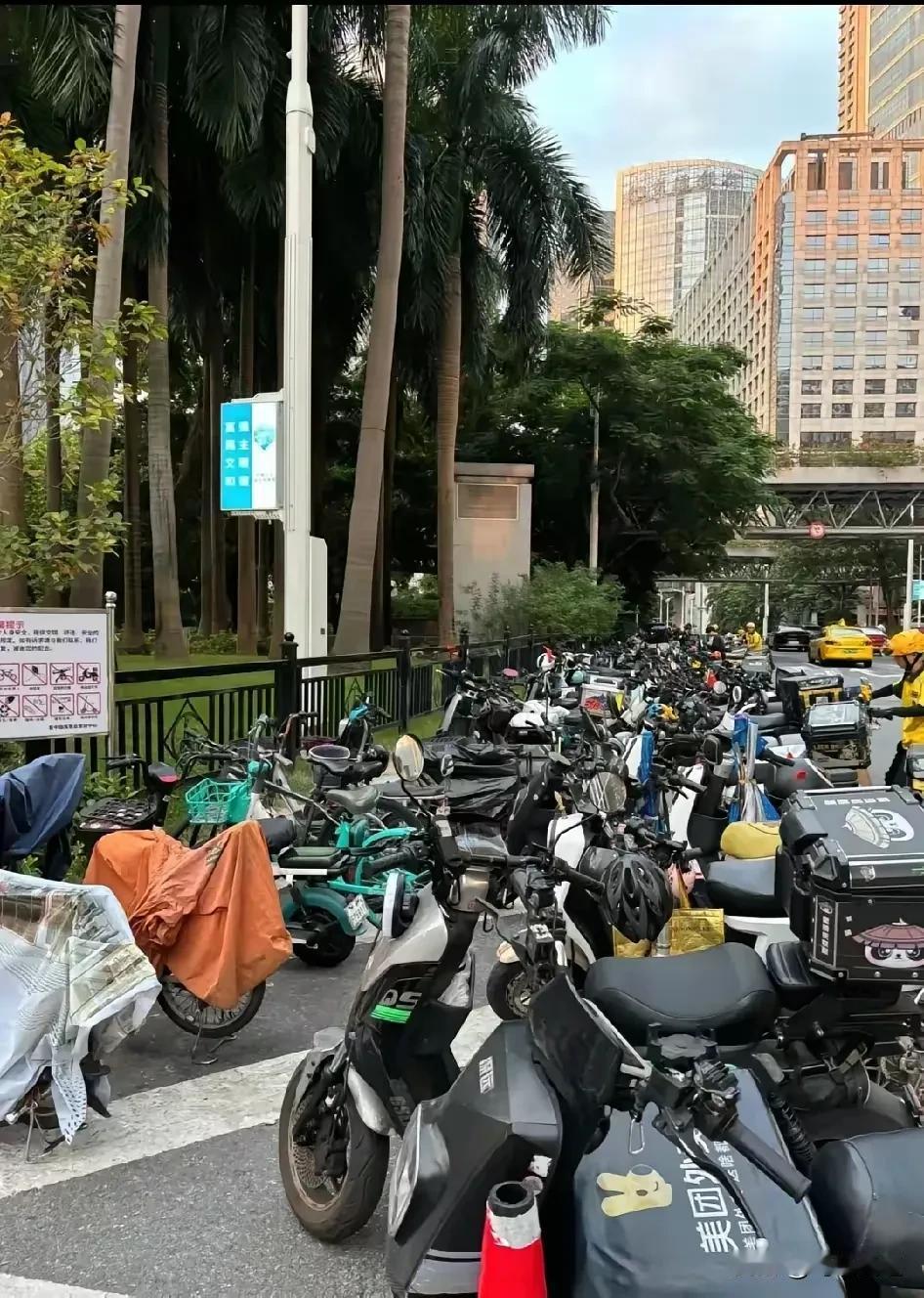 电鸡不立法，机动车道将无路可走，本来坐公交，坐地铁就很好，也不拥堵，个别做小生意