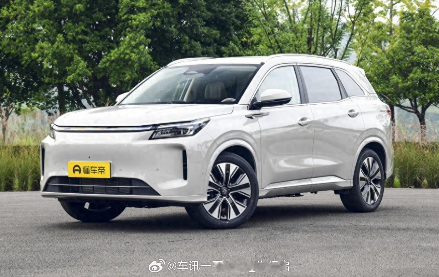 全新蓝电E5 PLUS正式上市，13.98万元起起售，新车定位为插电混动中型SU