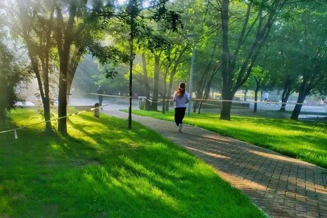 如果没有了那些负债，你最想做什么 要是没了负债，我最想提前退休，过上悠闲生活。每