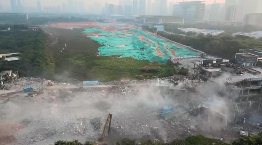 其实可以把香蜜湖这里改成小高层住宅，我觉得一点也不突兀。正看香蜜湖湖景（现在水抽