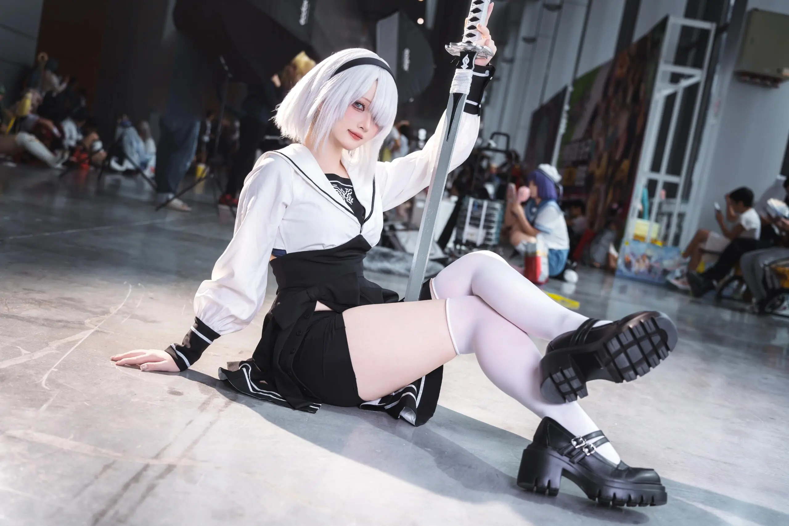 漫展养眼造型大赏 2b小姐姐 cosplay 这腿又长又白又细 白丝即正义