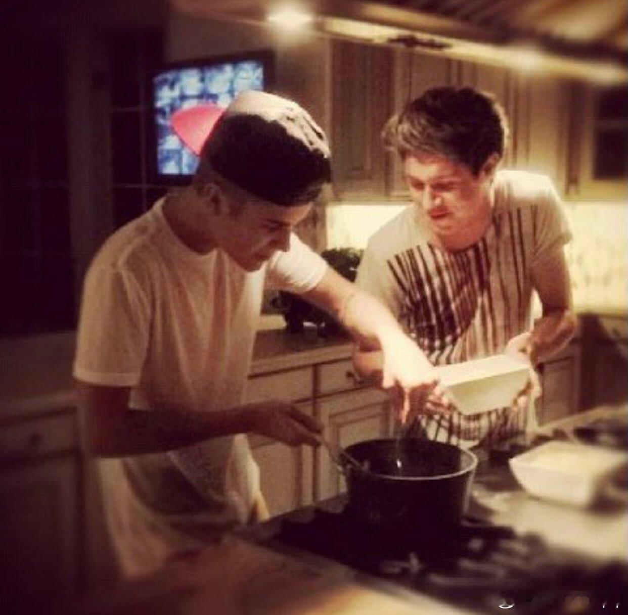 14年前，Justin Bieber、Zayn与Niall Horan在比伯的家