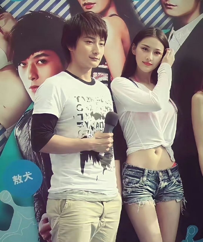 张馨予和方力申多年前的老照片。当年，张馨予 24 岁，方力申 31 岁。 