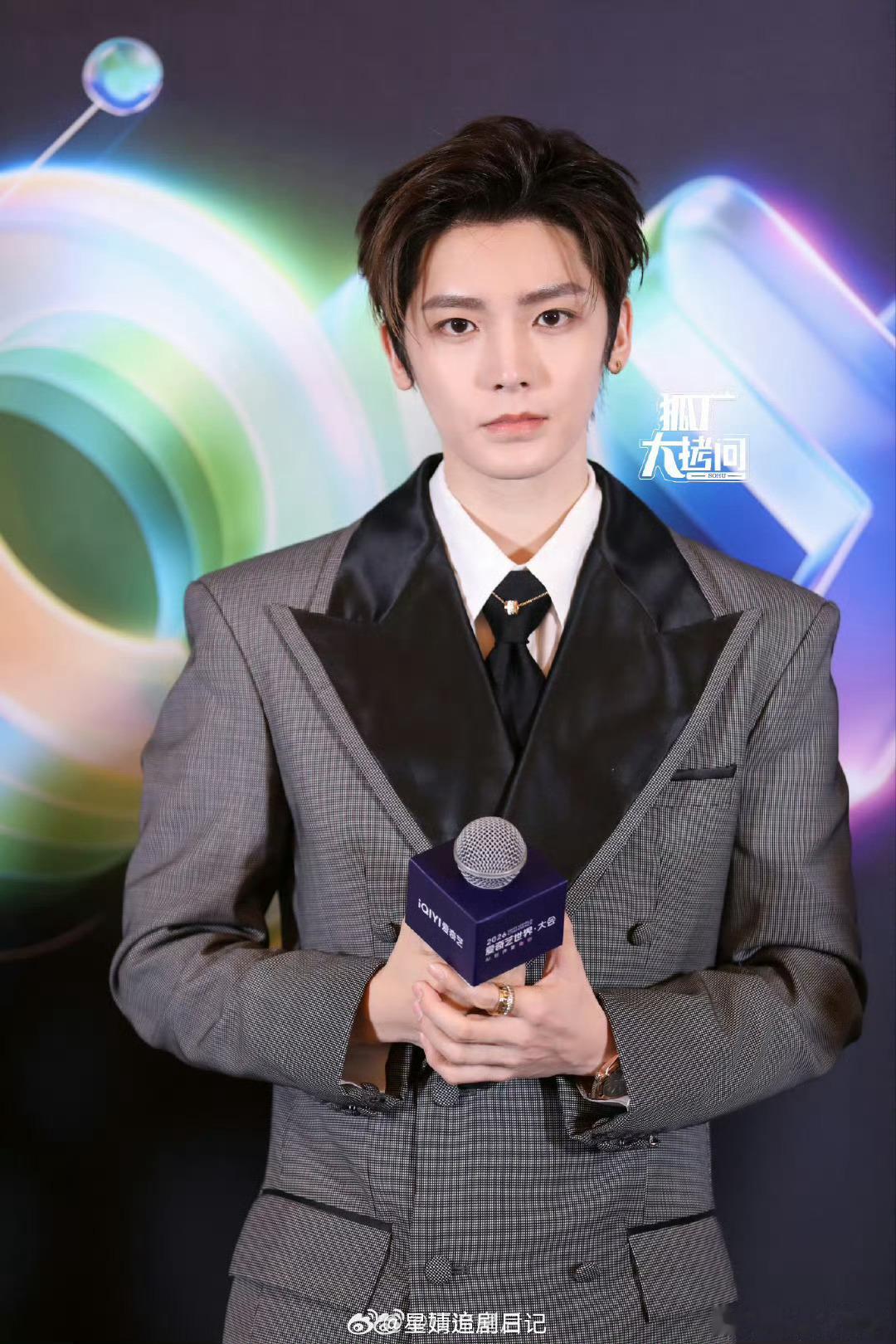 来看内娱95🥜生图战神侯明昊 敖瑞鹏 