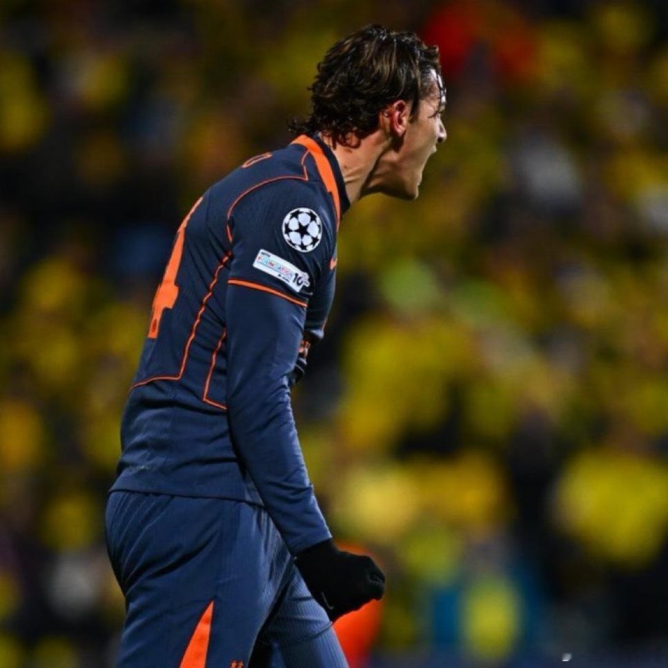 一个数据皮奥·埃斯波西托（20岁235天）是国际米兰在欧冠淘汰赛阶段的第二年轻的