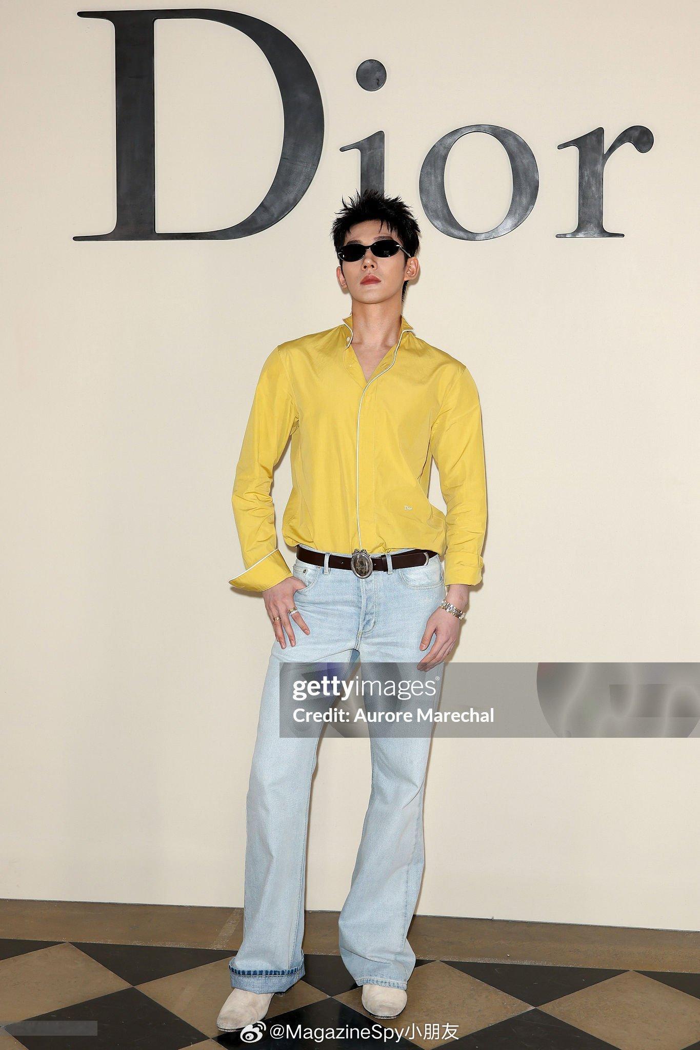 邓为巴黎时装周Dior大秀G社生图来袭💛！身穿Dior 2027早春度假系列亮