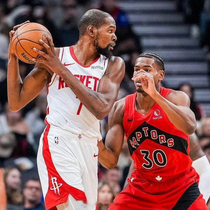 记者：“你有没有注意到杜兰特的一些你以前不了解的特质？”乌度卡：“他非常无私，他