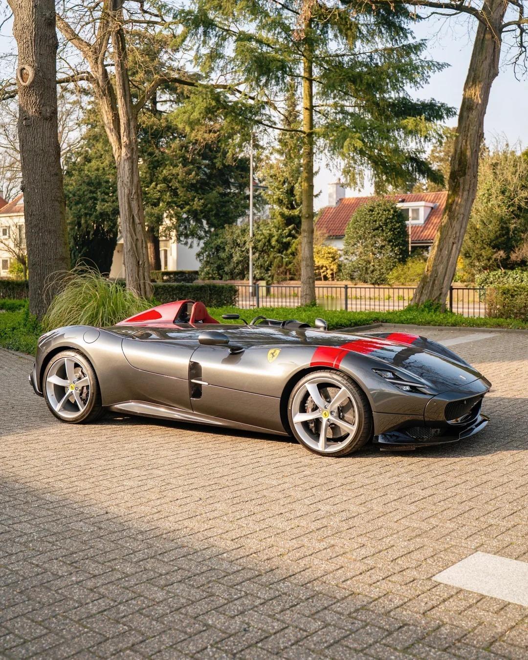 法拉利 Monza SP1，需要副驾吗？需要吗？不需要！车东车西