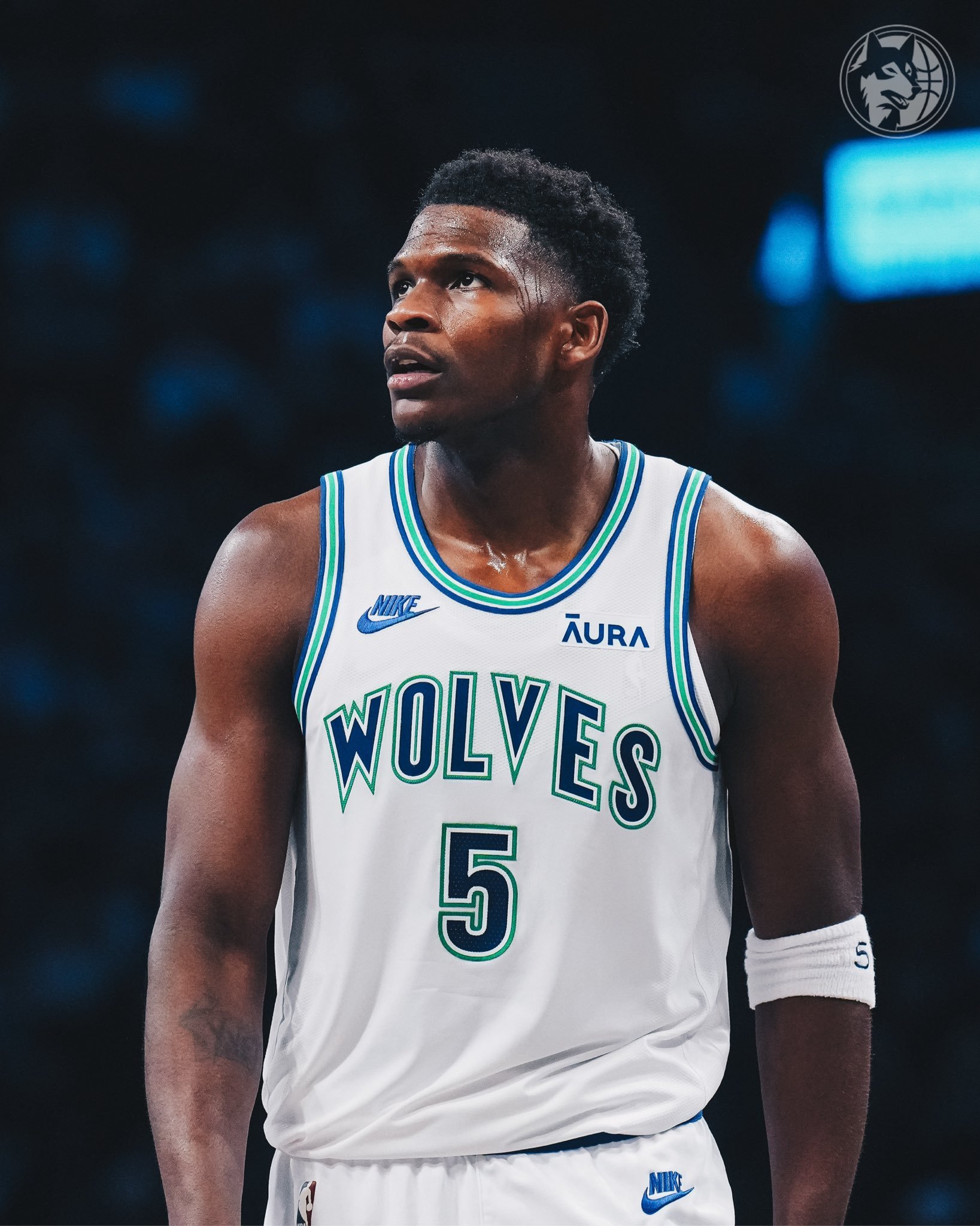 在昨天的比赛中，快船100-121不敌森林狼。记者Justin Russo：比赛