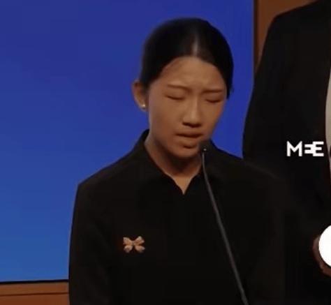 谁授权你替14亿人下跪？普通华裔私自代表14亿华人忏悔，这场国际表演太歹毒。
