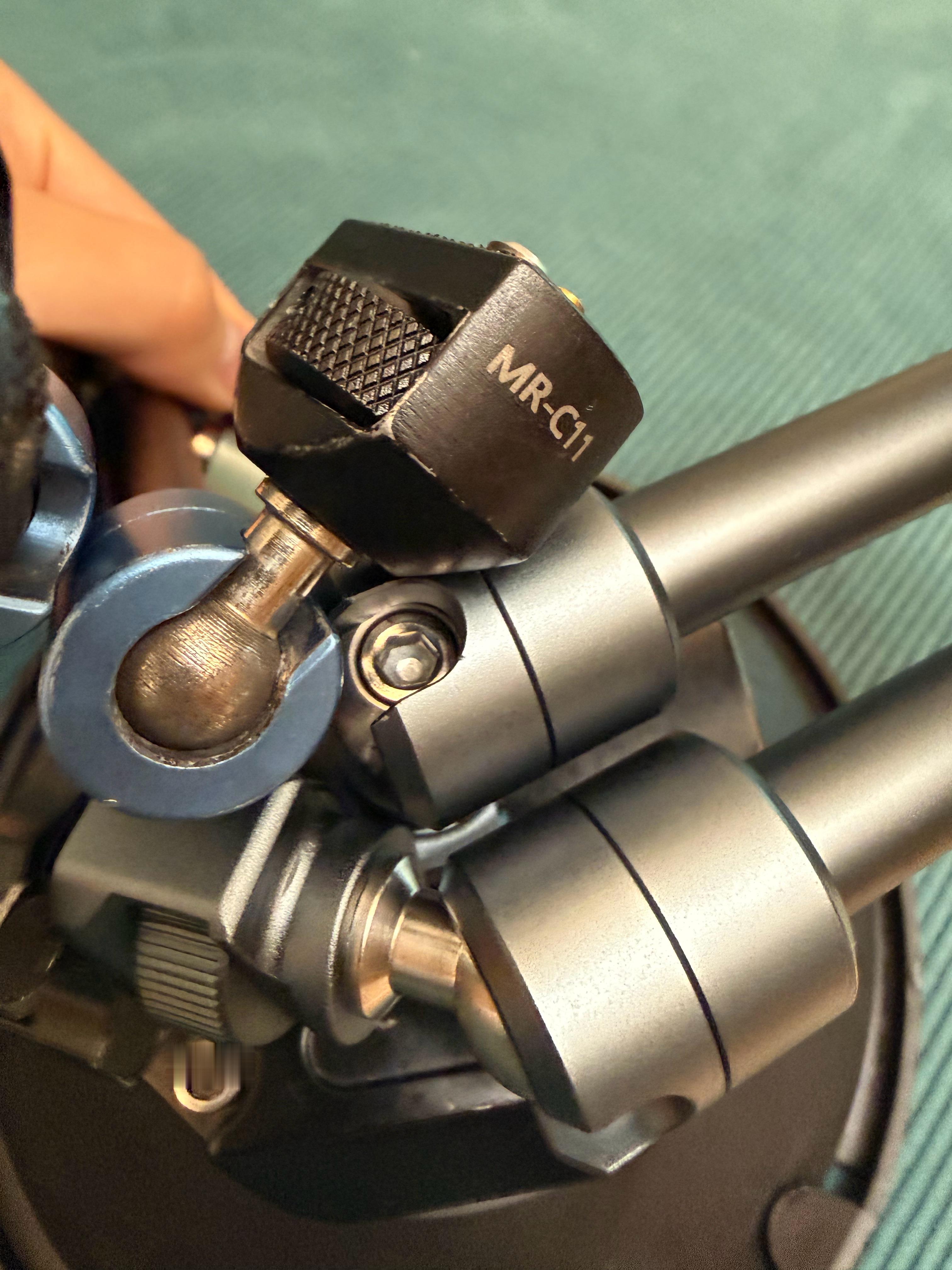 众所周知，我们是手机摄影自媒体里周边配件最卷的之一怪手也是我们非常高频使用的车拍