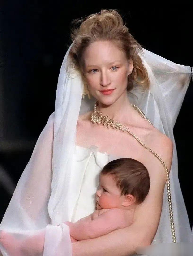 这是22年前的秀场！“送子观音”美到失语的程度 ​​​