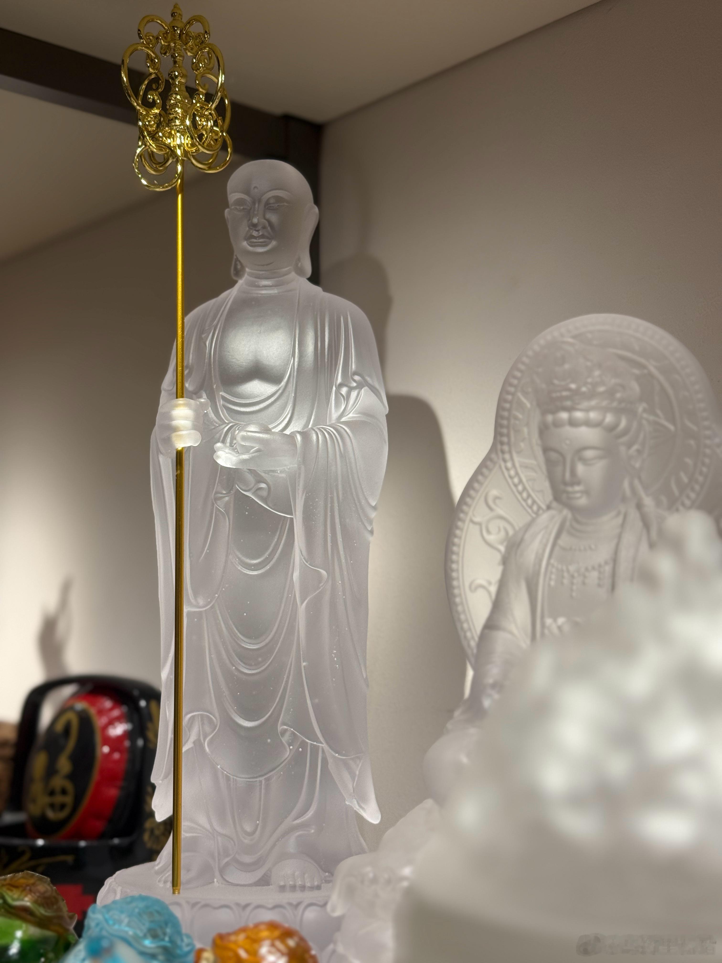 常听人说，做人难，处世难，难就难在总被旁人的态度牵绊，总被无关的琐事内耗。其实活