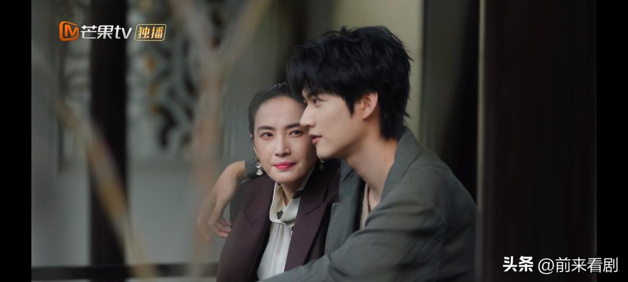 《炽夏》第27集预告：周挽在公司加班，陆西骁一顿故意骚扰假装，同事们都已经察觉出