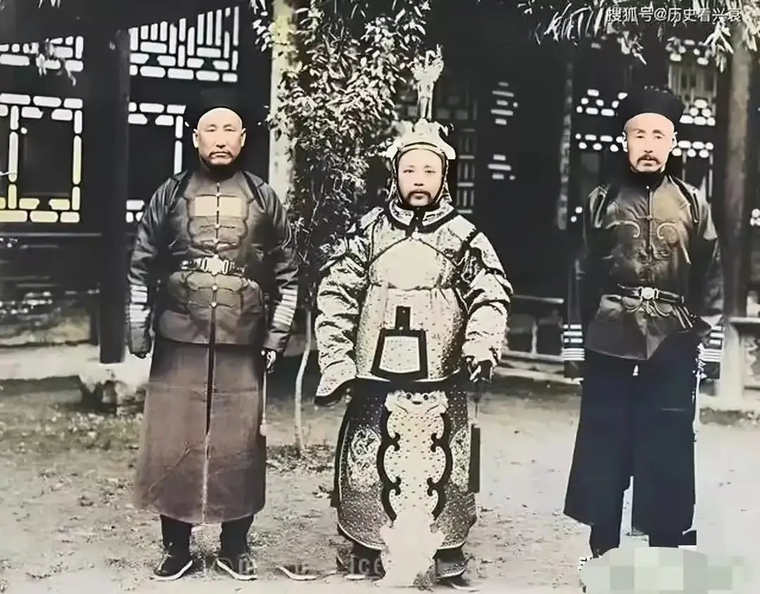 这是清末时期袁世凯的罕见戎装照，一代枭雄身高居然不足1米6！