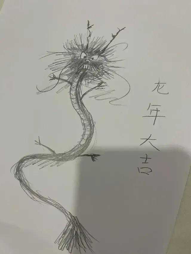 村里在外打工的年轻人差不多都回来了，村口停了好多的宝马，奔驰，不过一看型号，我不