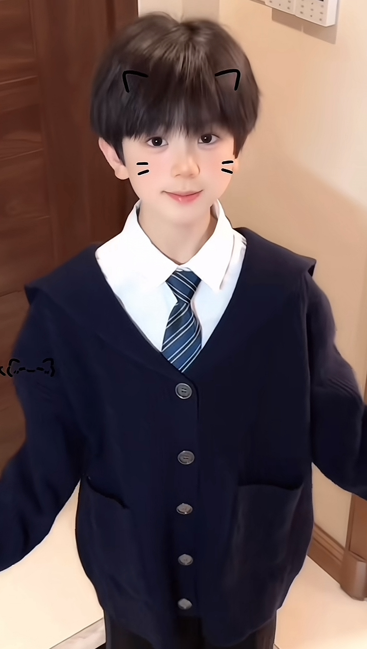 陈璟翊  cjy陈璟翊 五代第一神级表管 ˚♡˖ 𝙰𝚗𝚐𝚕𝚎 𝙷𝚎